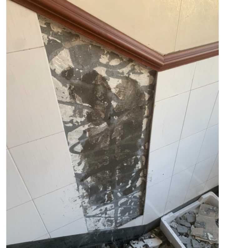 楼梯口瓷砖落了，哪个师傅能修的，谢谢