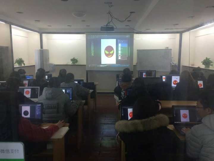 电商培训，包括抖音主播，优秀运营培训，美工课，免费重听