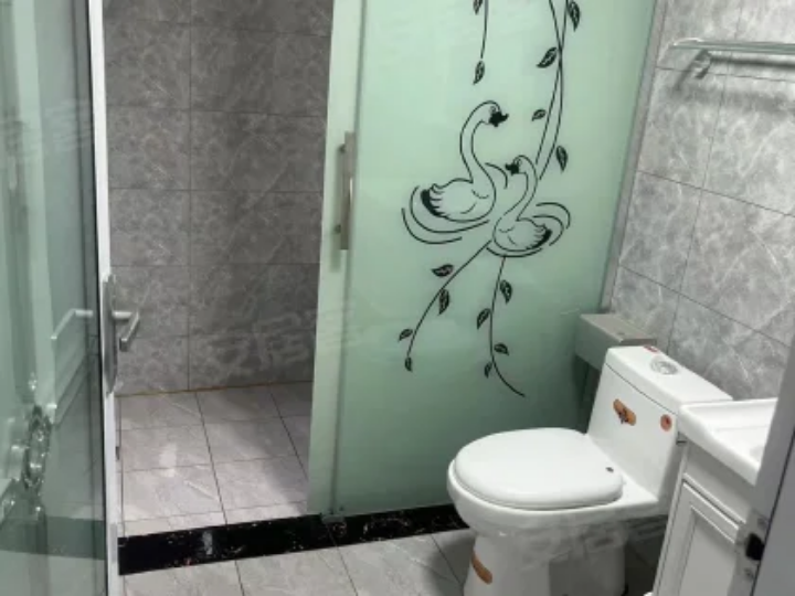 汉正古镇全新精装忍痛割爱，三居房6楼 121平76万可商量