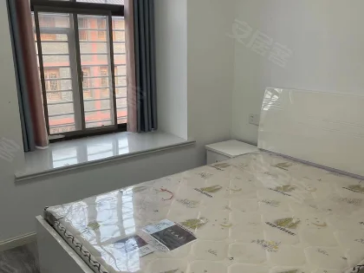 汉正古镇全新精装忍痛割爱，三居房6楼 121平76万可商量