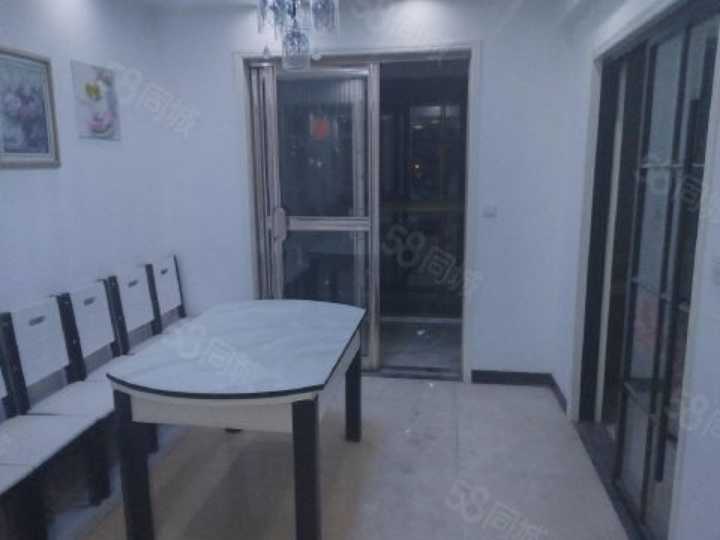 汉正古镇小区出租，在七层，精装三房每月1600