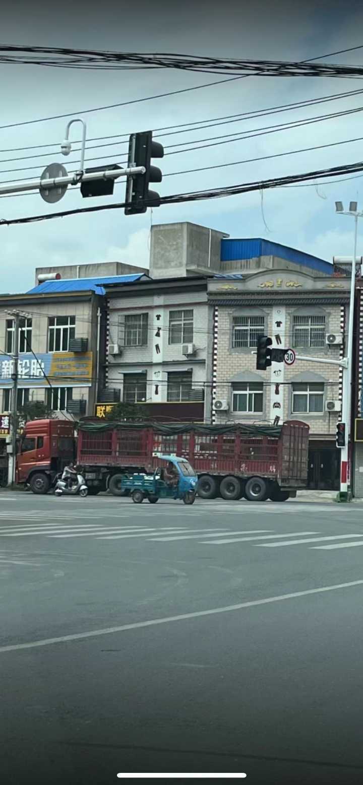 门店出租，北河转盘边上老余家，25平，居民水电费