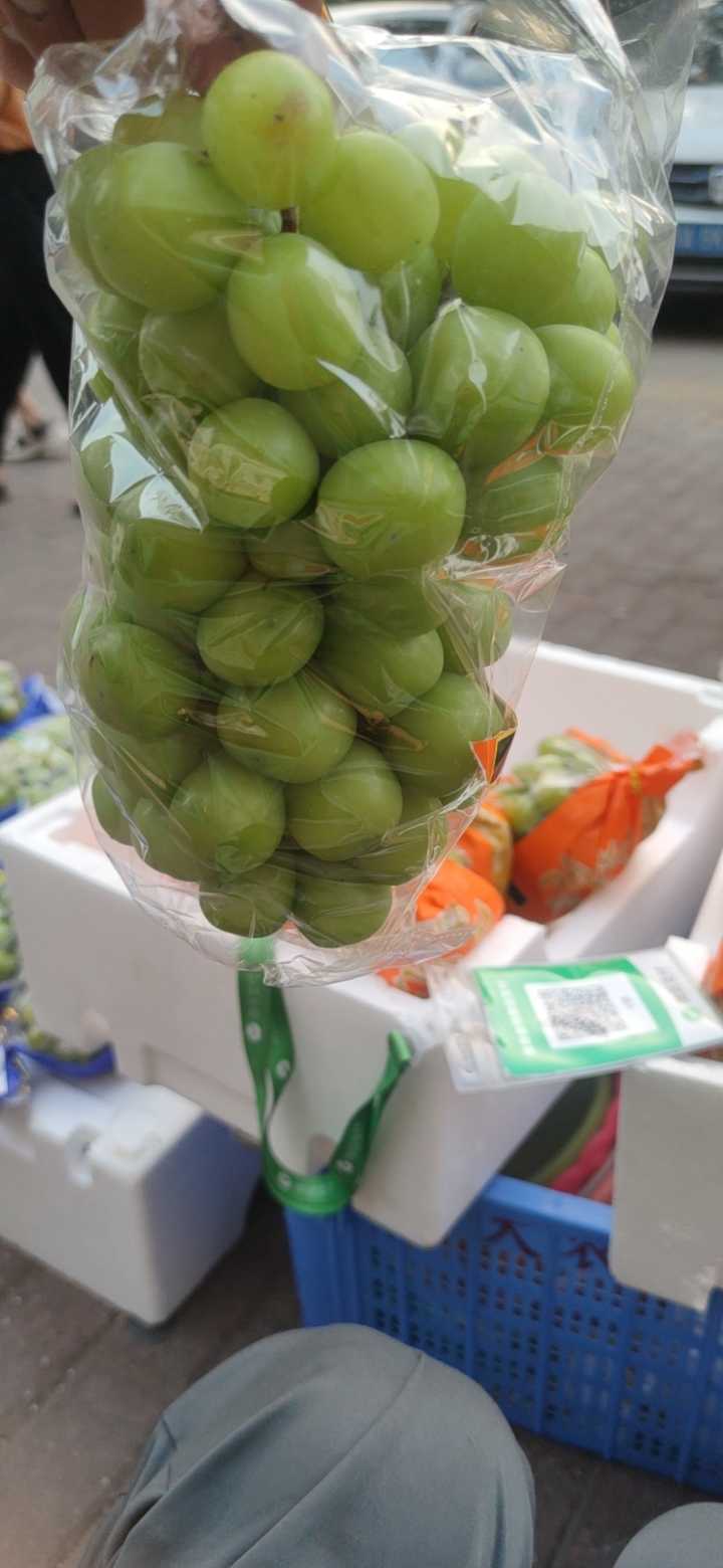 现摘莲蓬莲米 阳光玫瑰葡萄