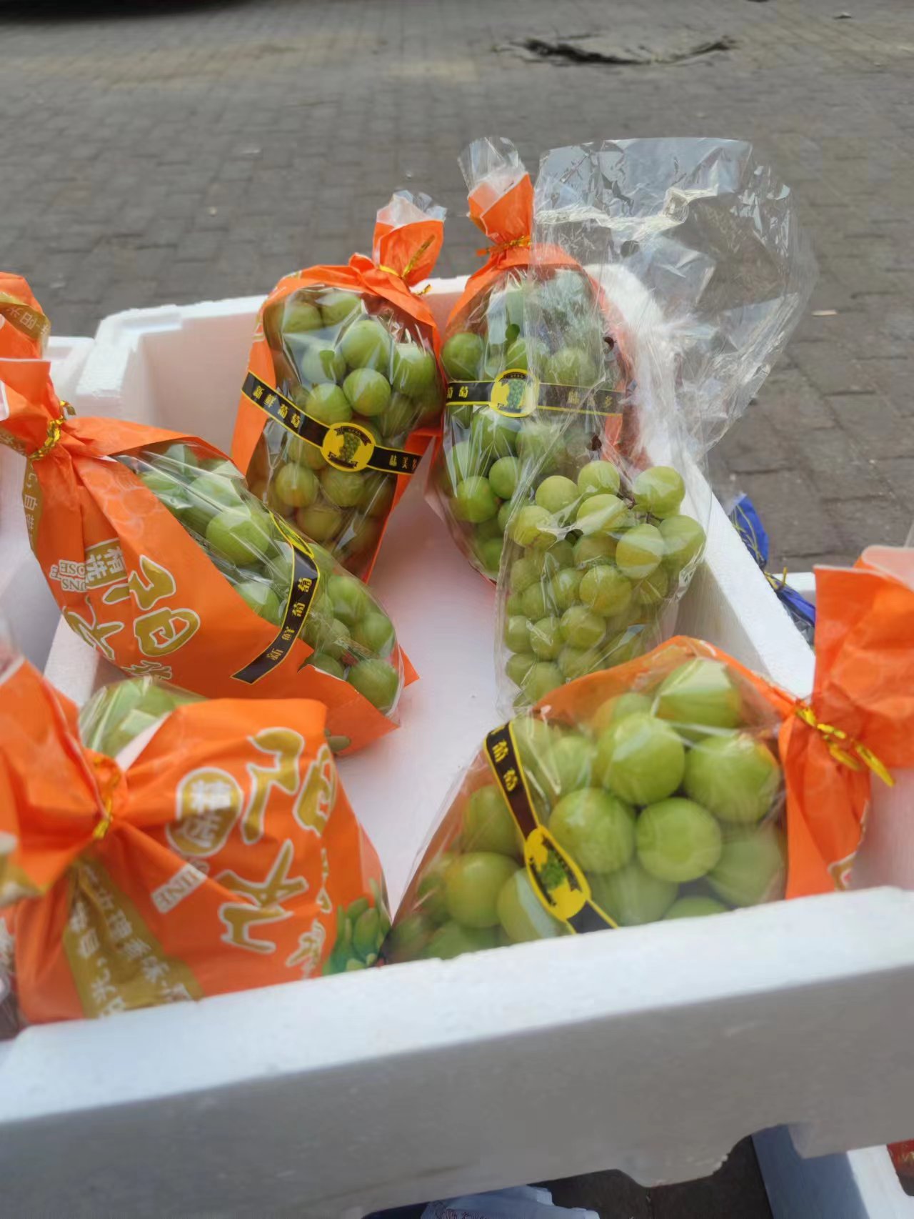 汉川莲蓬批发7.5/斤 莲米13 /斤 阳光玫瑰特惠 9/斤 夏黑6/斤 呦呦葡萄7.5/斤 同城三斤起送 外地顺丰速递