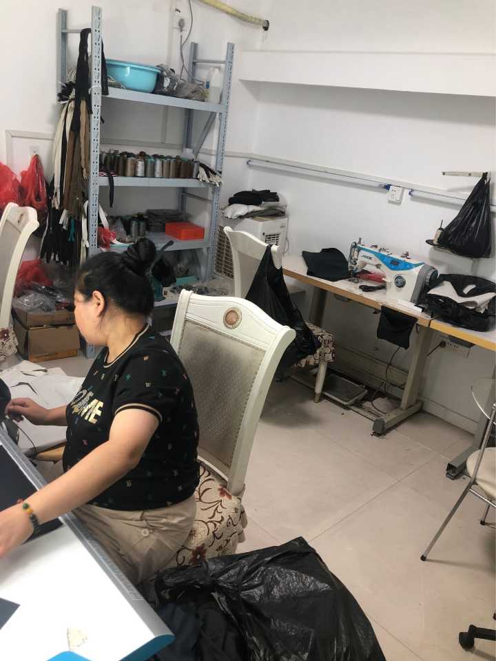 招工 做男装样衣师傅一名，7500不加班，月休两天