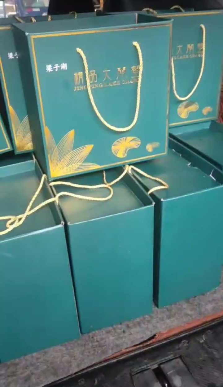 大闸蟹 .礼盒装，自己吃，送好友 都合适 一手批发价 半天到家