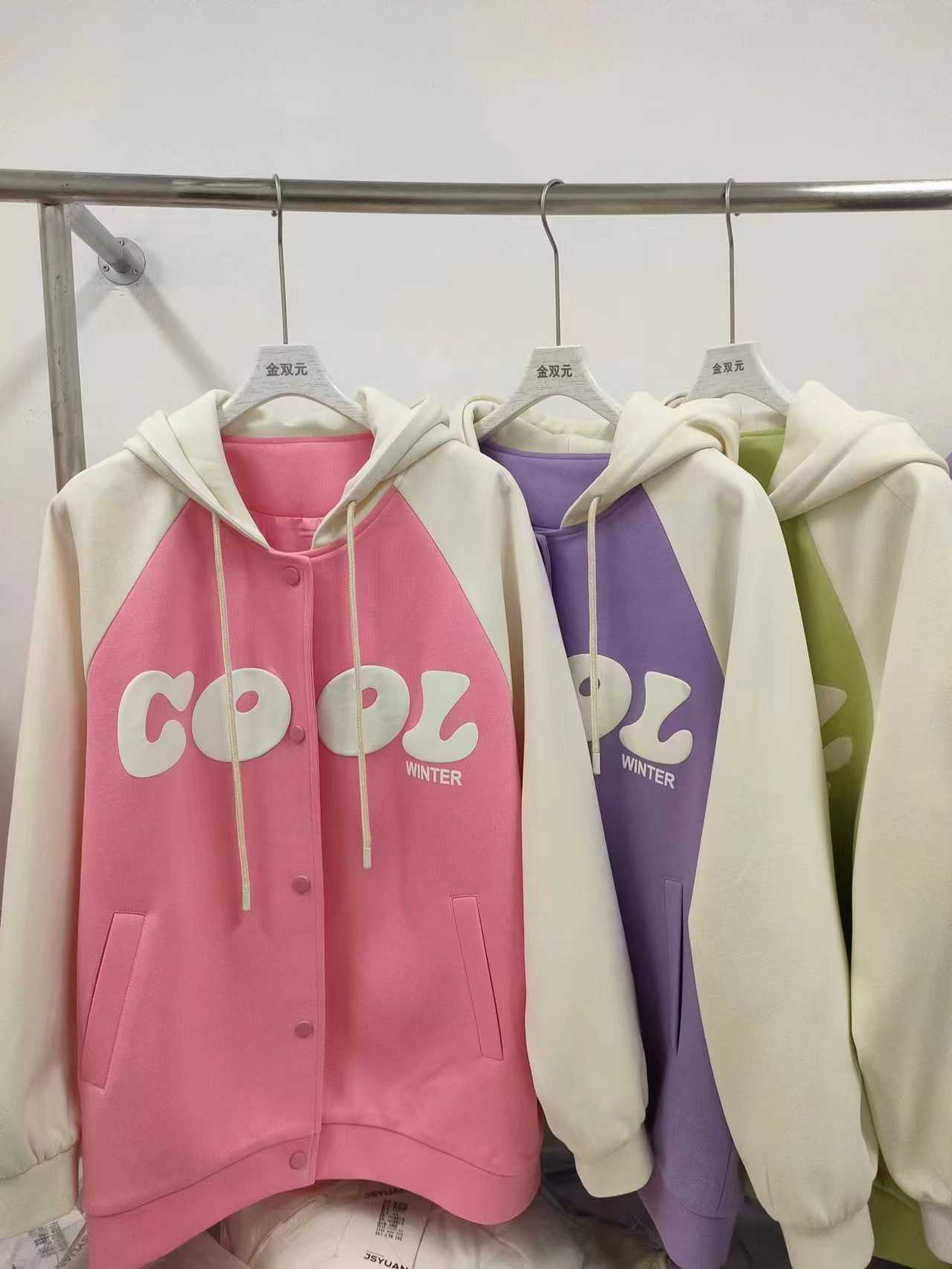 招临工  主做棒球服、卫衣；临工时：车工《成件》补10名；《日结工》包装工：1名