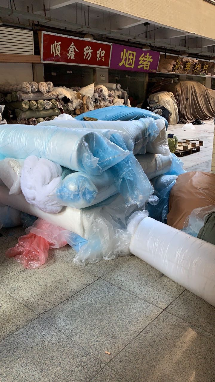 专业回收处理清仓布料: 服装 棉衣 羽绒服 ☎️黑白里布，黑白胆布，棉衣面料☎️真毛领，包装袋