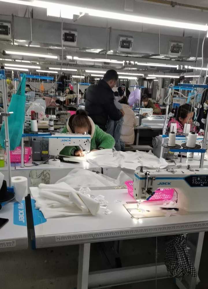 飞歌服饰招:工艺IE 主副裁 尾部主管 组长 大烫 包装工 做饭师傅…