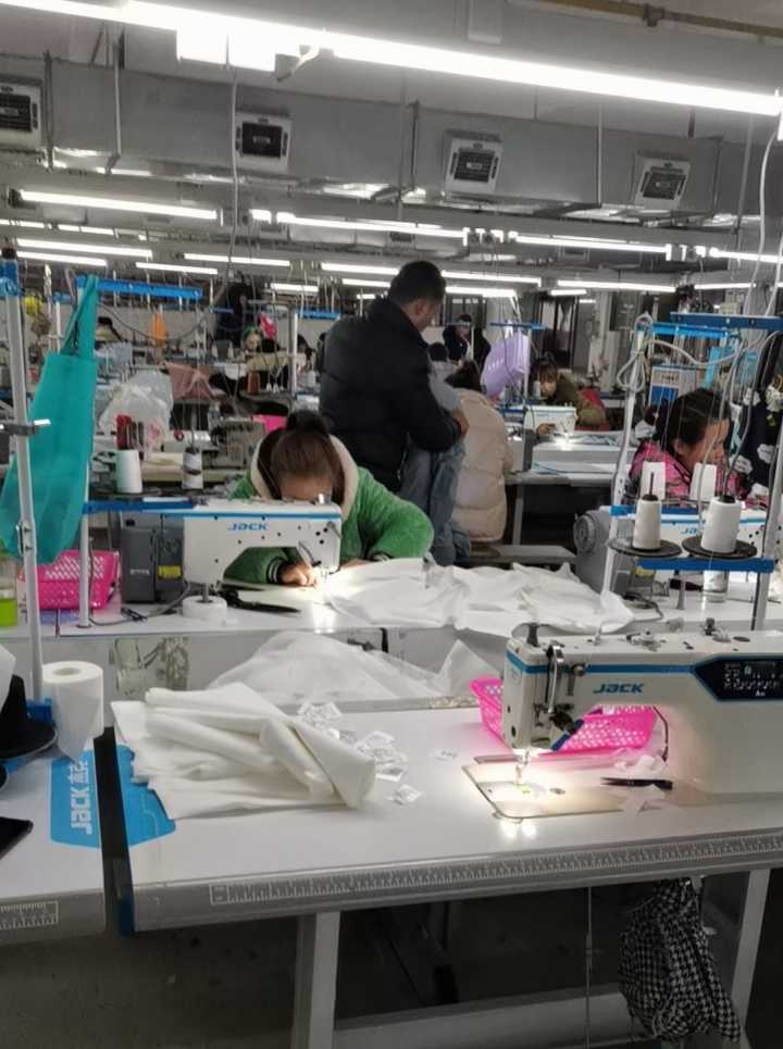 服装城自产自销特招：流水线车位20名。