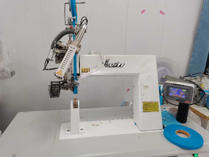 找厂上班: 冲锋衣，帐篷，防水袋 专业压胶帖条。