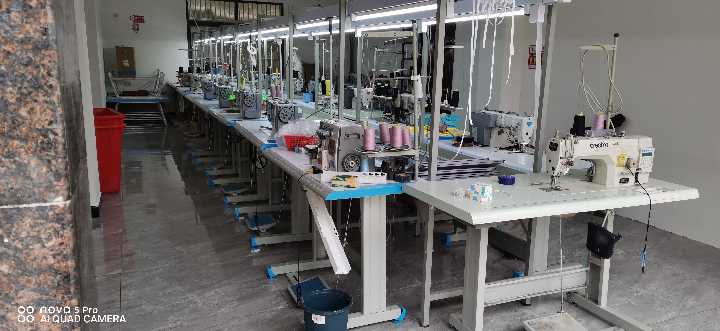 湖北荆州松滋服装厂寻找长期合作客户，擅长做梭织面料，外套等中高档女装，