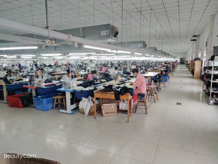 潜江服装厂诚招：车工5名，模板工5名，专业生产男装