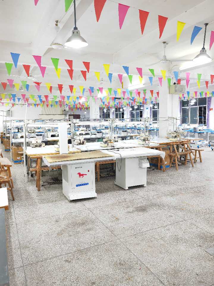 鑫锦鸿诚招：厂长 车工 大烫 质检 发片 夹克款 货源充足发粮准时