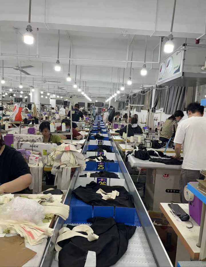 盘龙城招聘: 车工50名，包吃包住有商业险 会平车会锁边 男女不限 早八晚九 月休两天