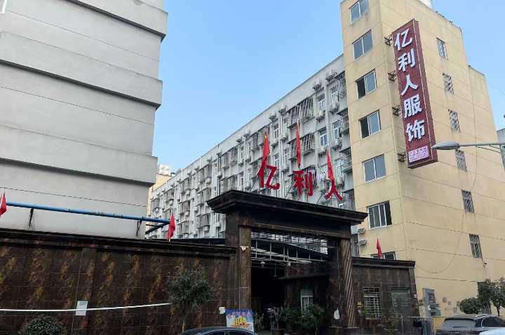 汉正f1期：模板航线2名，杂工1名〈金正茂自产自销〉亿利人