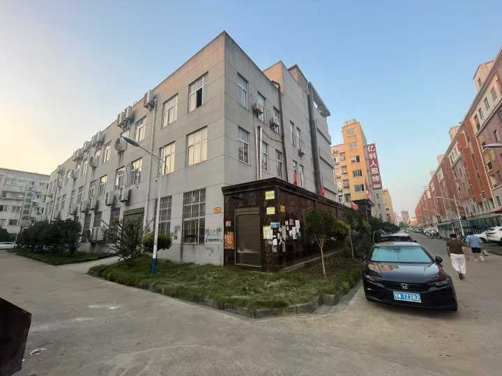 汉正f1期：模板航线2名，杂工1名〈金正茂自产自销〉亿利人