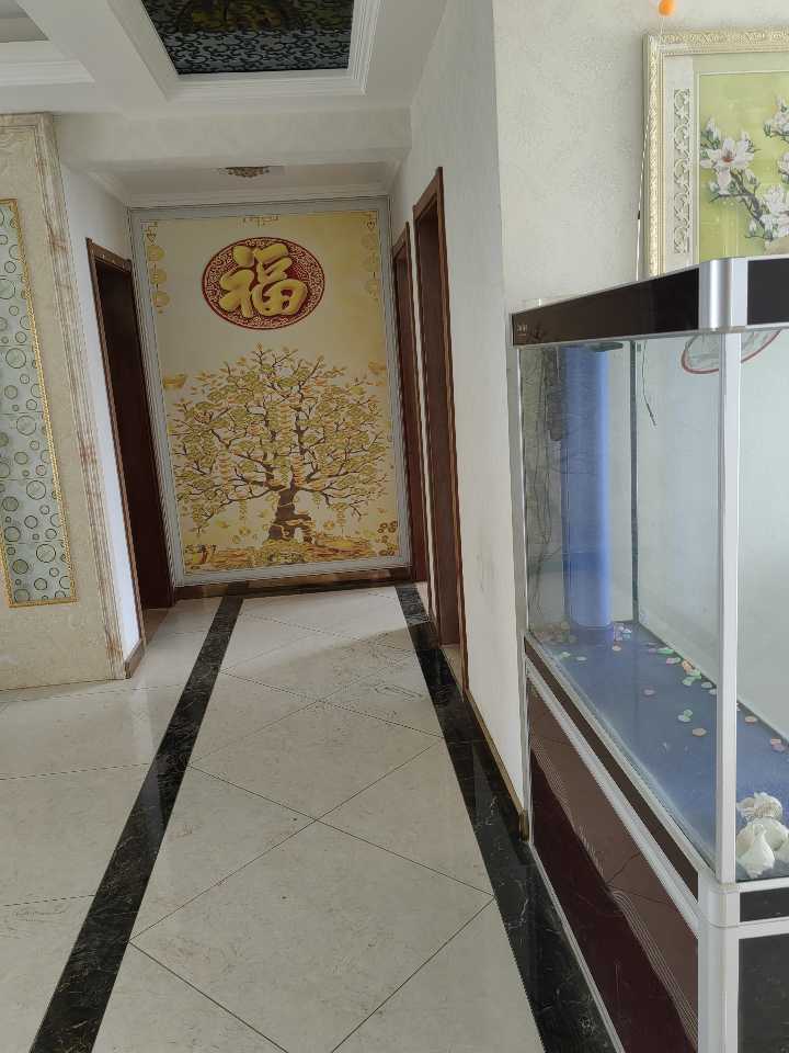 住房出售：三室两厅两卫，精装房南北通透，边户