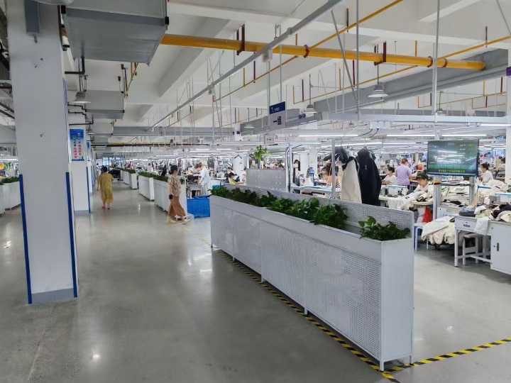 黄冈骆驼户外：车缝组长、流水车缝工、样衣工、热风压胶工，节日有休，包吃住上保险