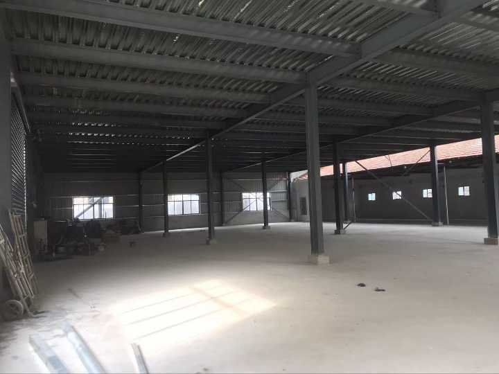 厂房出租：汈东整体厂房 钢构两层2100平 有电梯 住房500平砖混4层 单家独院三相电