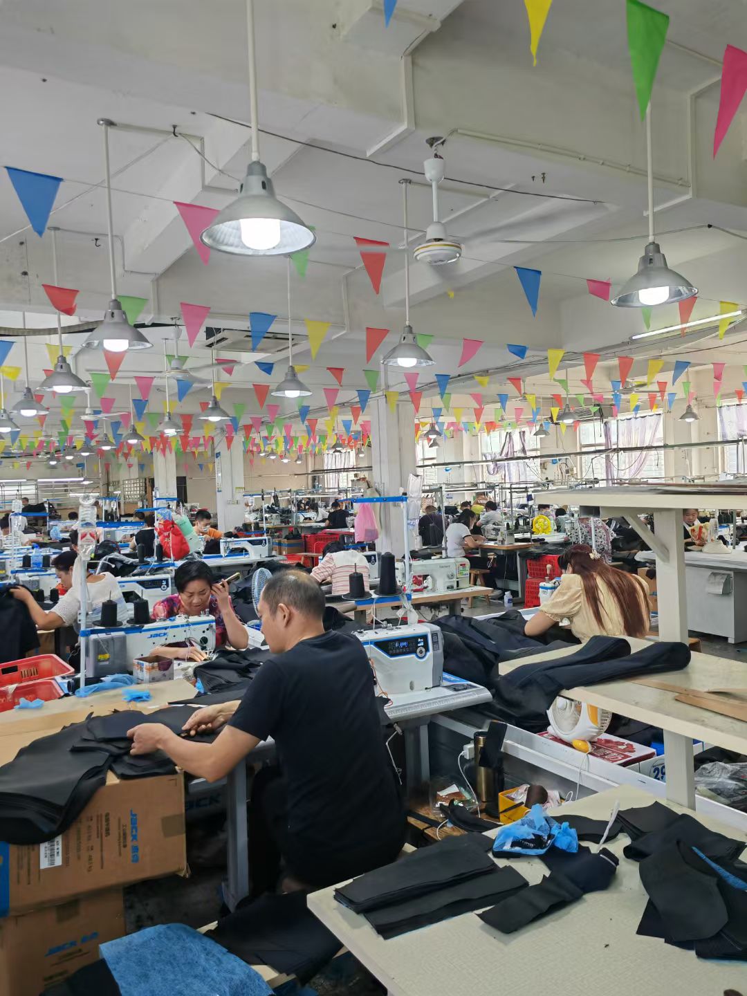 招质检、整件车工10名，长临均可，快手可做到500《鑫锦鸿服饰》诚信老厂工资准时