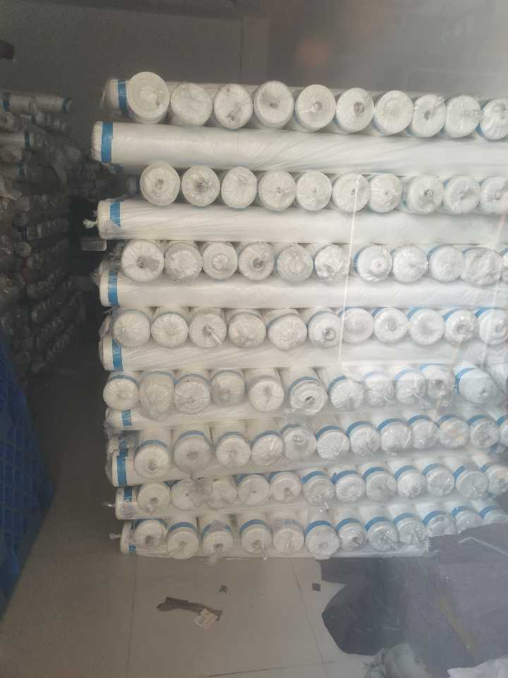 回收服装面料、辅料。