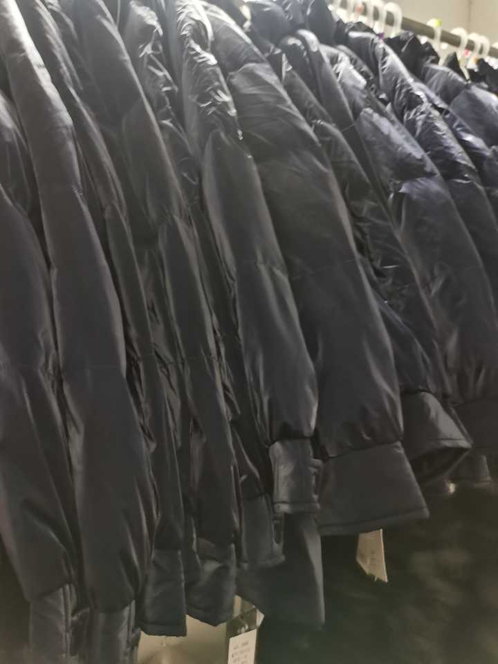 回收服装面料、辅料。