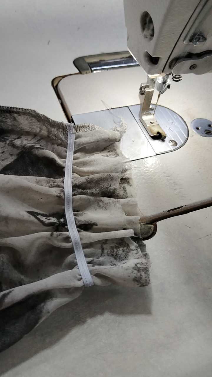 专业卷边，各种形状，各种宽度0.3-2.5公分，可卷厚料。大小单都可接，质量保证，价格合理。