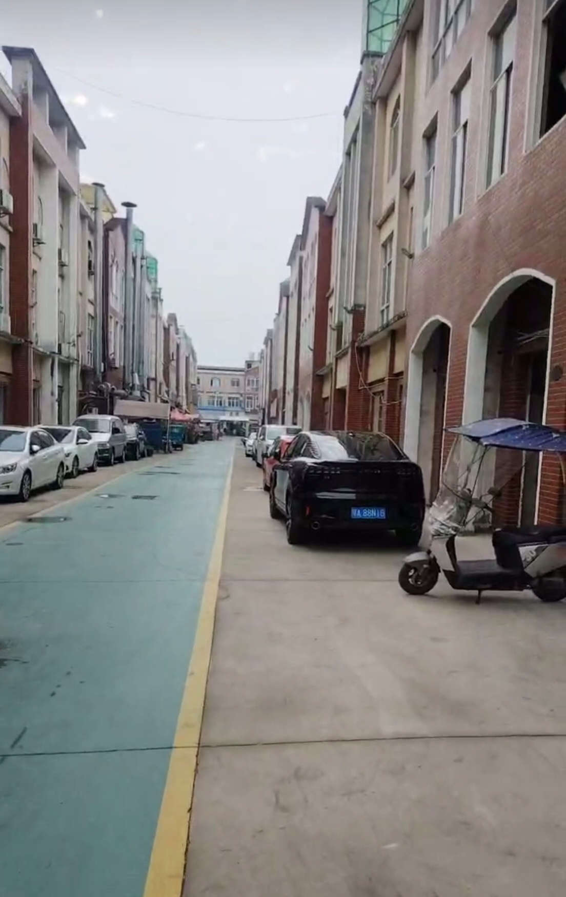 出租和转让，北河步行街 4间店面 300平，二楼有六间500平，三楼有六百平，棋牌室与足浴店一体的店铺转让